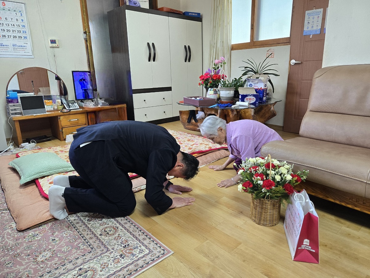 양평군 용문면(면장 홍명기)이 8일 어버이날을 맞아..